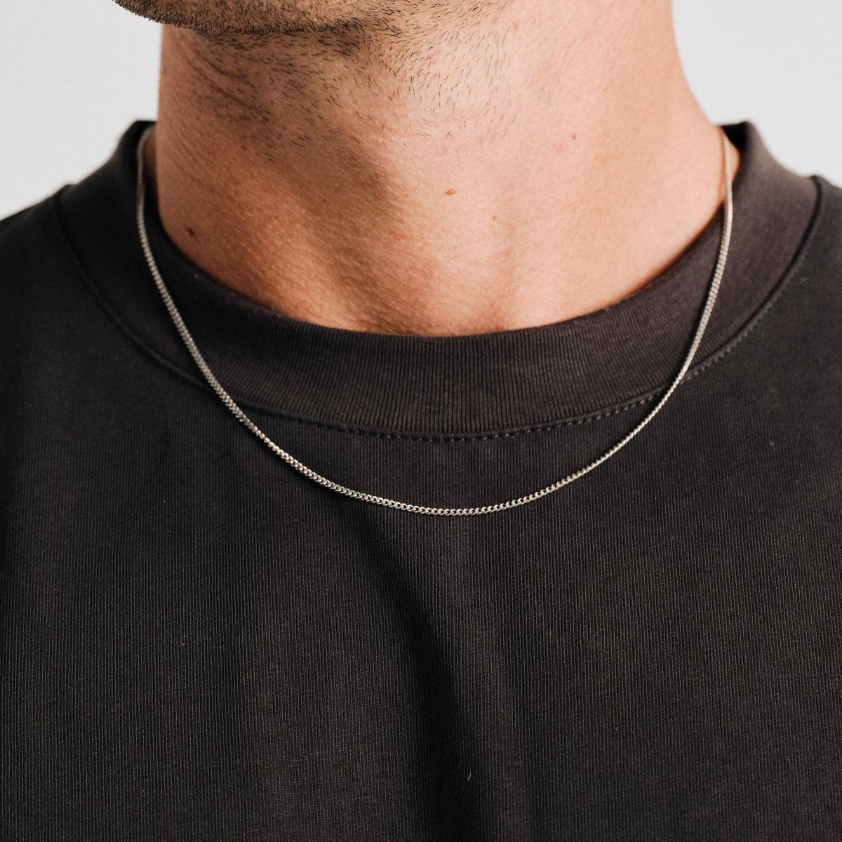 SLIM CURB NECKLACE