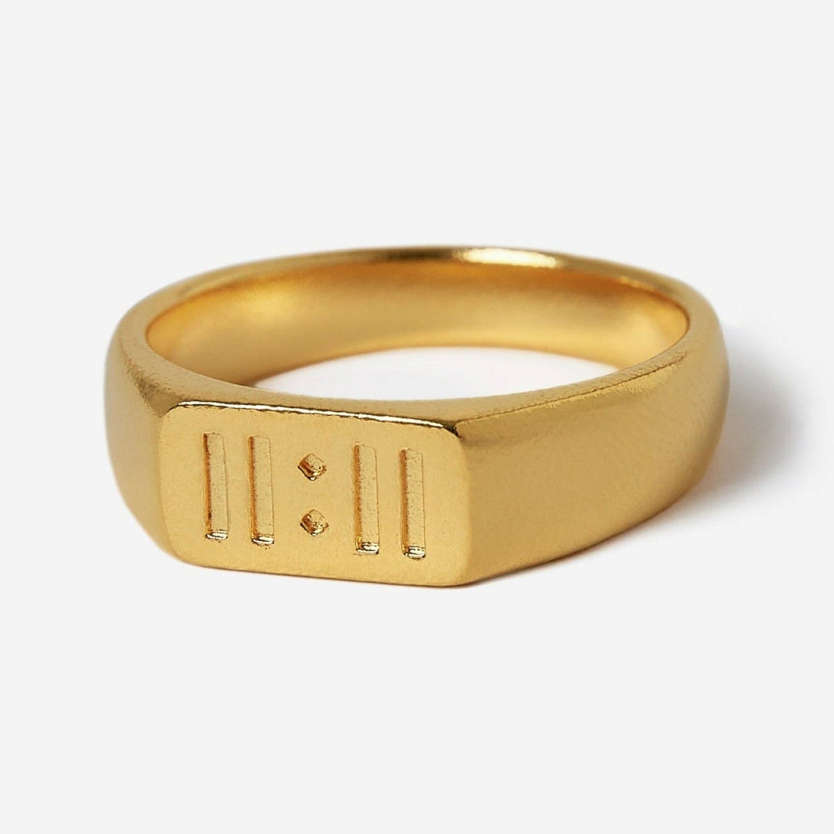 Billie Jo's Momento Ring in 18k gold vermeil, a signet-style piece of men's jewellery with '11:11' engraved on its face. Australian designed.
