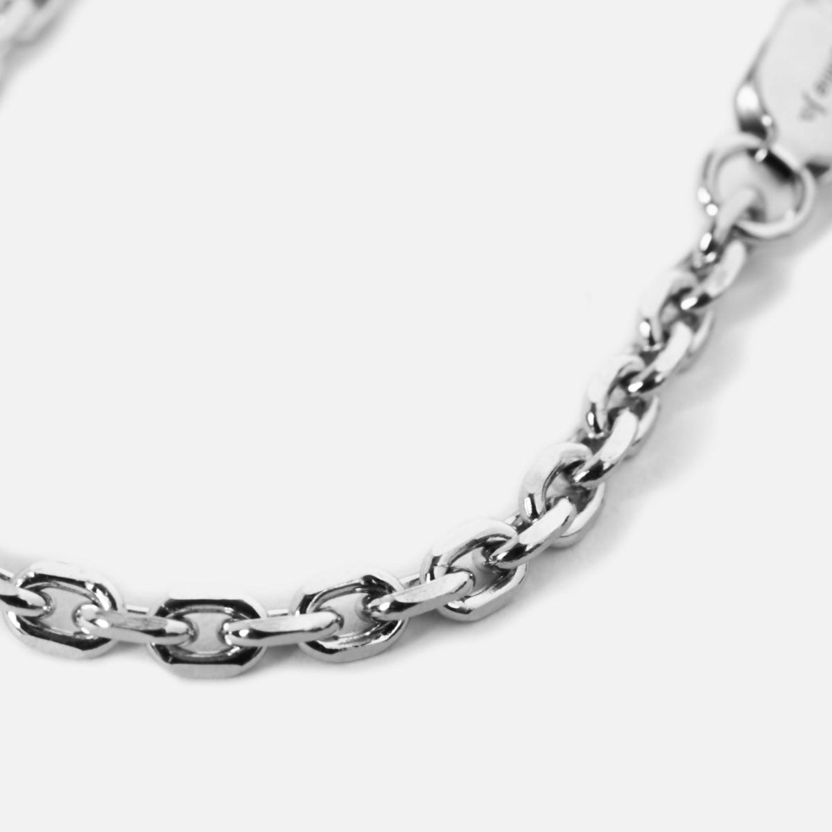 A detailed close-up of the sterling silver Batch Bracelet by Billie Jo, showcasing the intricate rolo chain links. High-quality Australian men's jewellery design.
