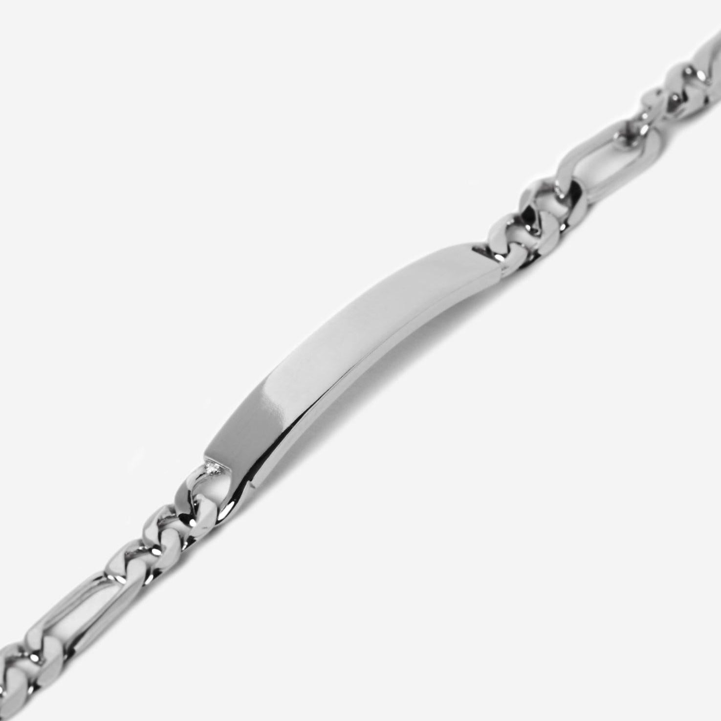 A classic men's Figaro chain ID bracelet in polished 925 sterling silver, the Persona Bracelet by Billie Jo features a clean, engravable bar.
