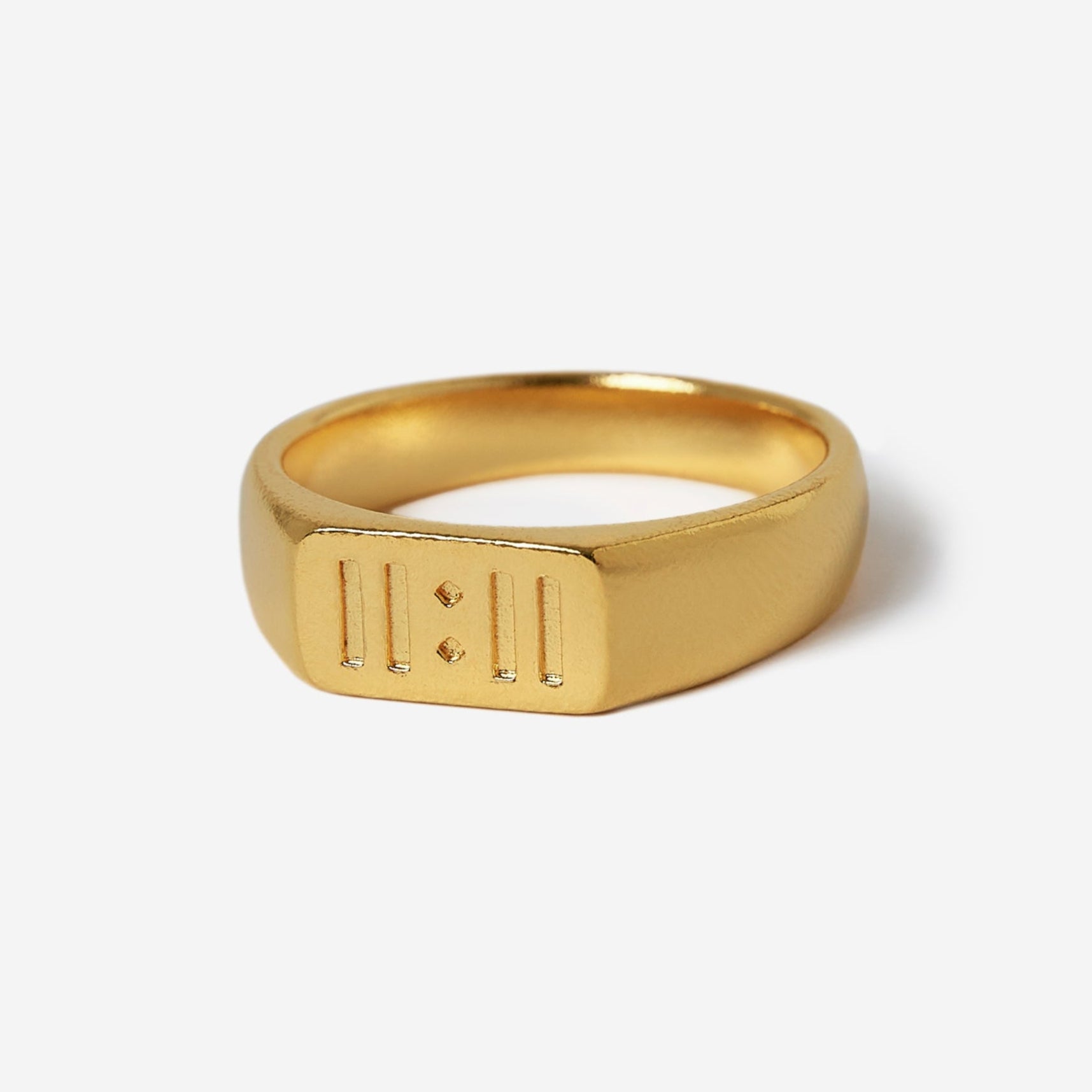 Billie Jo's Momento Ring in 18k gold vermeil, a signet-style piece of men's jewellery with '11:11' engraved on its face. Australian designed.