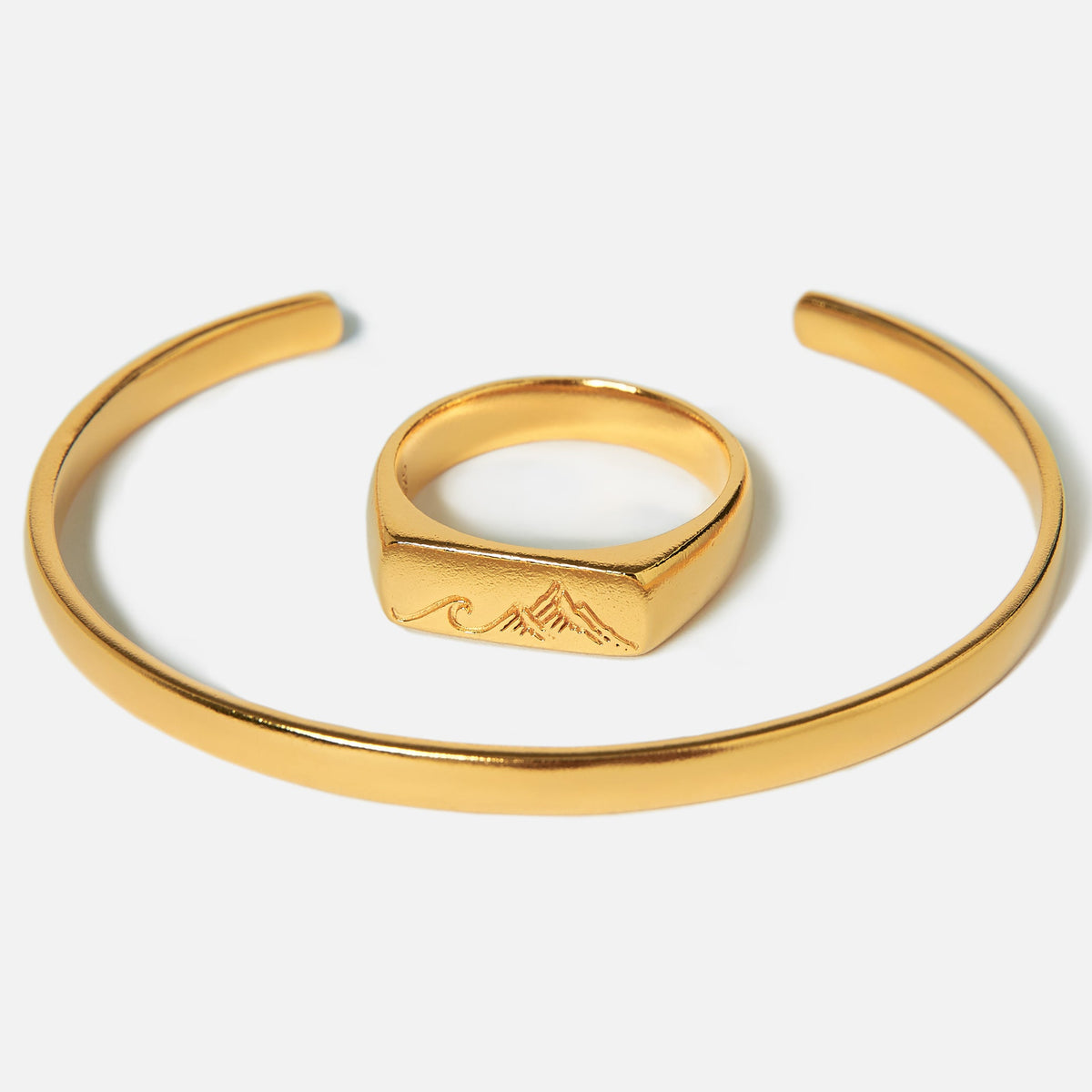 Billie Jo's Drifter and Union gold jewellery set, featuring the 18k gold vermeil Union cuff and the Drifter signet ring with a detailed mountain and wave engraving. A modern men's jewellery set from our Gold Coast studio.