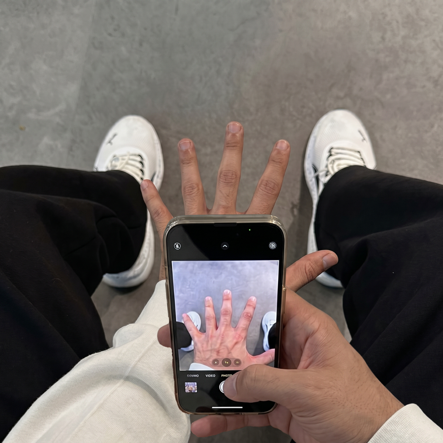 Man finding his ring size with the Billie Jo phone sizer