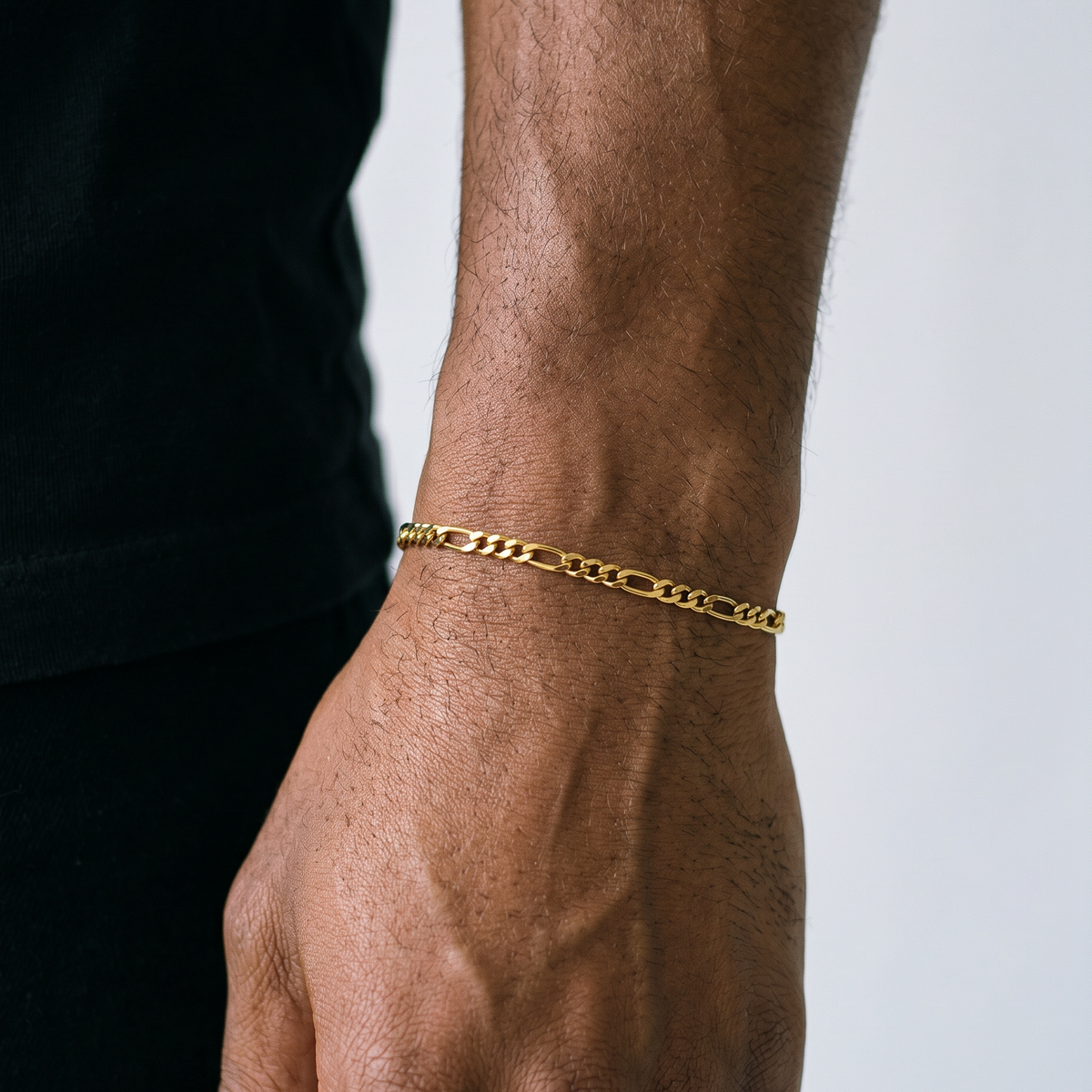 A close up of a stainless steel men's gold chain bracelet from Australian jewellery brand Billie Jo, worn against skin showing waterproof everyday style.